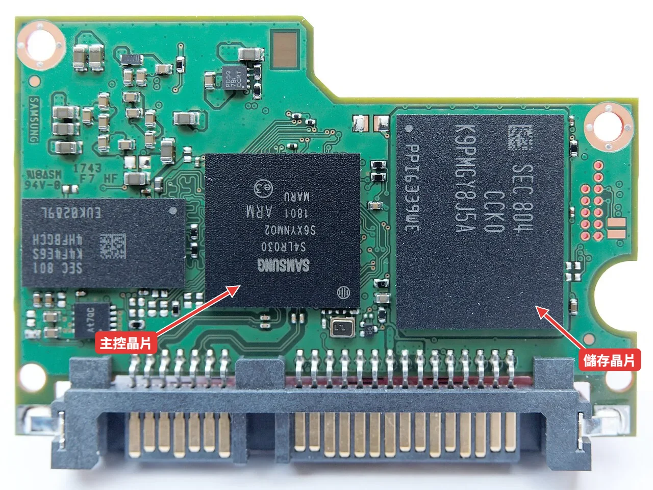 SSD 電路板上的主控晶片與儲存晶片